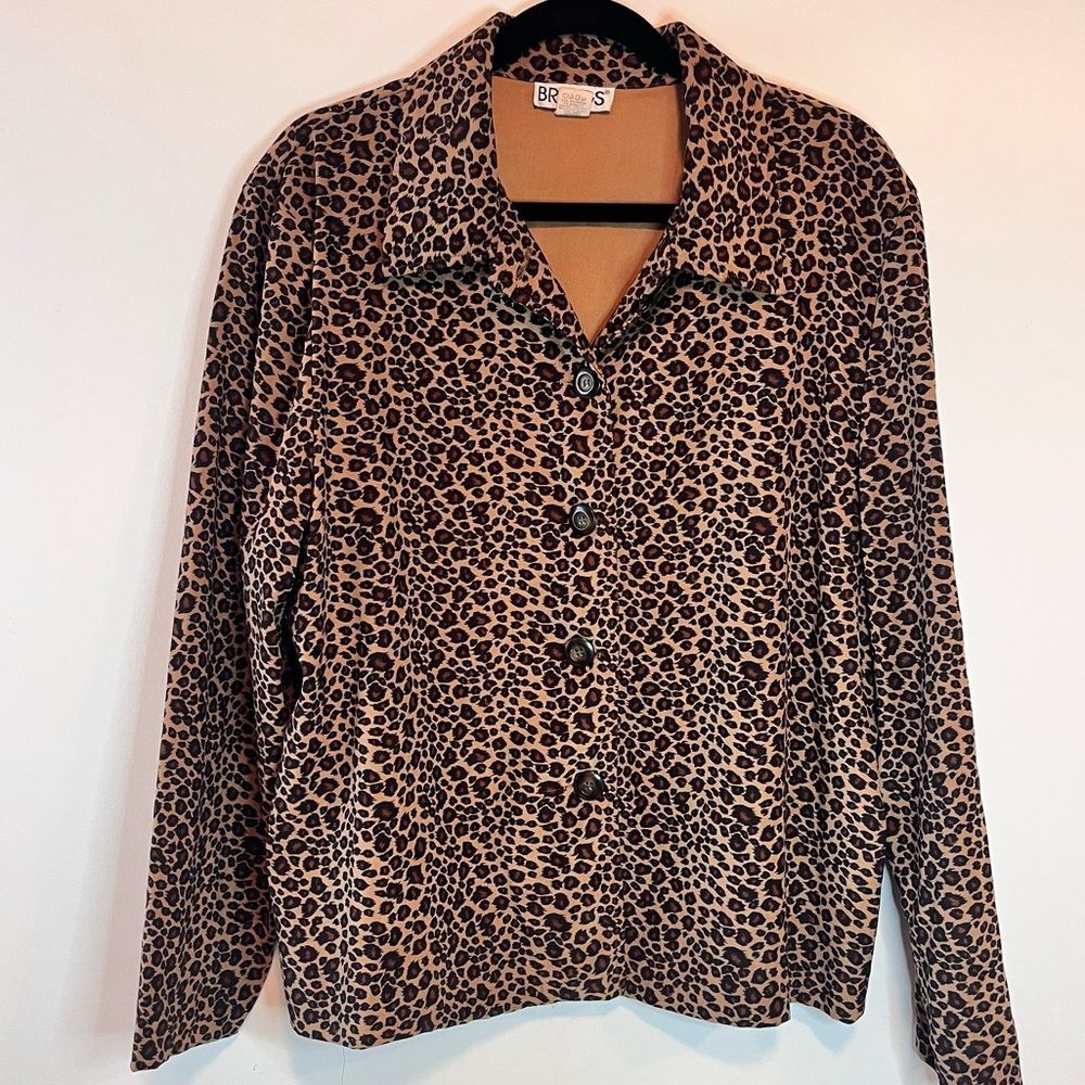 Briggs Vintage Leopard Animal Print Button Down Top
